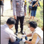 Pihak Kepolisian Olah TKP Penemuan Jasad Pria di Pinggiran Danau Cisawang