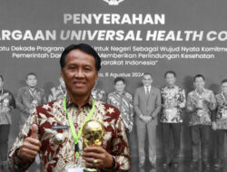 Pj. Bupati OKI Dianugerahi UHC Award karena Cover 97 % Warganya Lewat JKN-Kes
