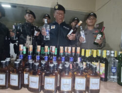 Diduga Hendak Edarkan Miras Impor Di Kota Tasikmalaya, Sebuah Mobil Minibus Diamankan Polisi.