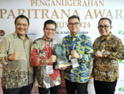 Bedas! Bupati Bandung Raih Anugerah Paritrana Award 2024 dari Presiden Jokowi