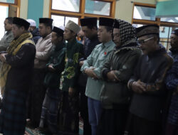 Kang DS Langsung Takziyah dan Ikut Menyolatkan Fauzan, Korban Gempa Kertasari