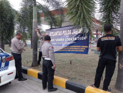 Dit Lantas Polda Jabar Pasang Banner Himbauan Untuk  Dukung Operasi Zebra Lodaya 2024