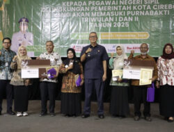 Pj. Walikota Beri “Cenderamata,” 117 ASN Terima Penghargaan dan SK Pensiun