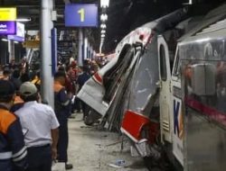 Tragedi Tabrakan Kereta di Bekasi Timur : 7 Tewas, 81 Penumpang Dirawat