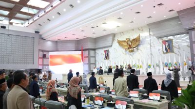 Rapat Paripurna, DPRD Jabar Serahkan Rekomendasi LKPJ kepada Gubernur