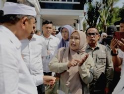 Tinjau Langsung Layanan SPMB, Gubernur Minta Orang Tua Siswa Tidak Panik ‎