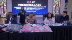 Waspada Modus Beli Kendaraan Murah, Polda Jabar Sita Baju Loreng hingga Senjata Mainan