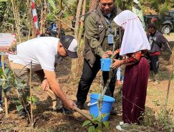 HUT RI ke-81 Jadi Momentum Penghijauan, 81 Pohon Buah Ditanam di Cianjur