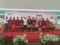 Hari Jadi Marga Danau ke-262, Muchendi Mahzareki Terima Gelar Adat