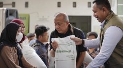 Bulog dan Wakil Ketua DPR RI Tinjau Penyaluran Bantuan Pangan Beras di Karawang