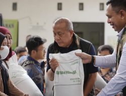 Bulog dan Wakil Ketua DPR RI Tinjau Penyaluran Bantuan Pangan Beras di Karawang